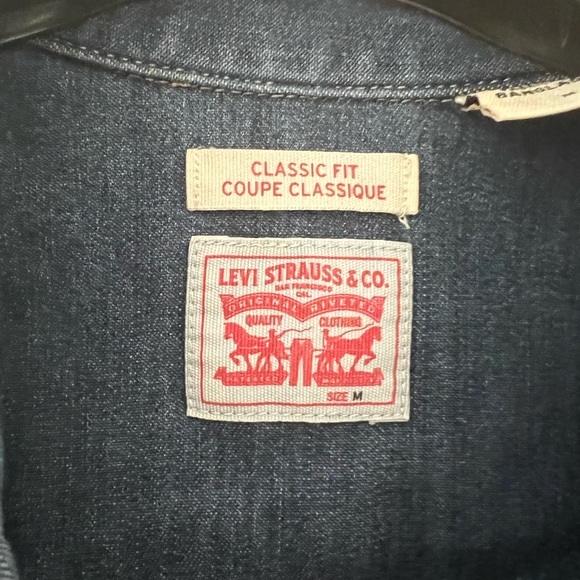 New without tags Levi’s denim shirt - Picture 4 of 4